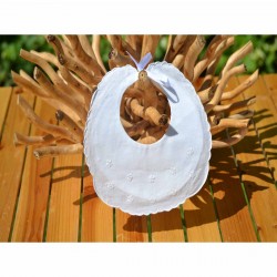 Babero blanco de hilo